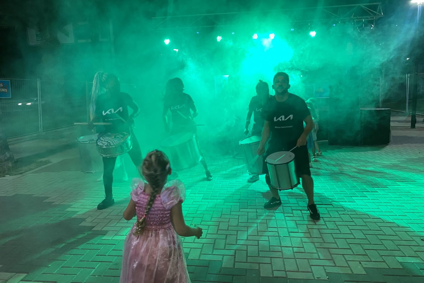 Desfile batucada con animación